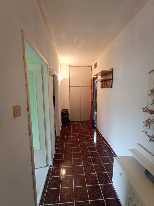 Частно лице отдава под наем 2+кухня