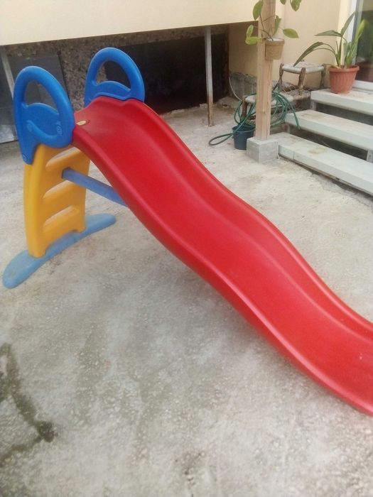 Продавам детска пързалка