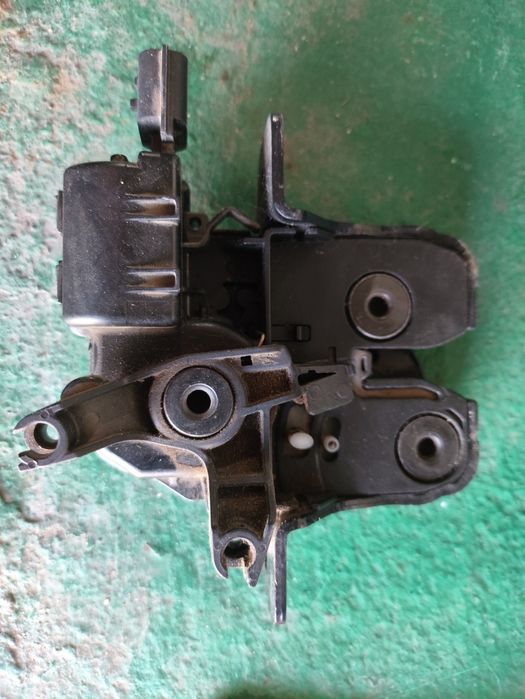 Замок багажника на Гранту