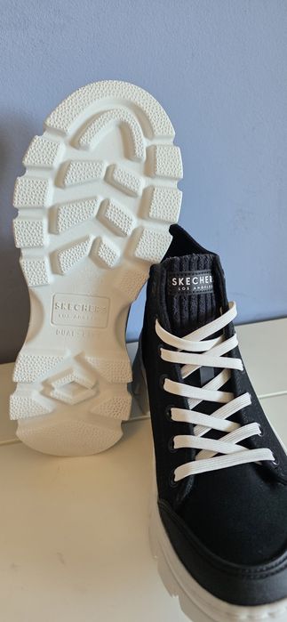 Vând tenesi Skechers