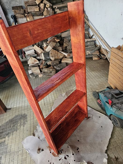 Ръчно изработени дървени рафтове