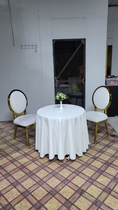 Аренда прокат фуршетные и коктейльные столы