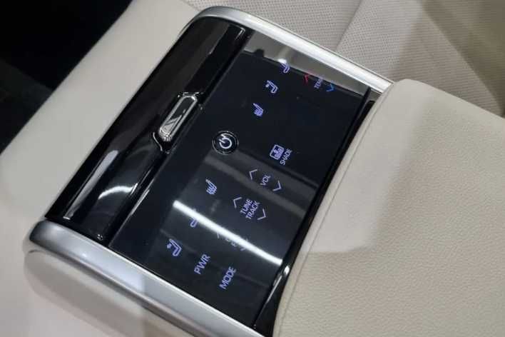 Toyota Camry бензин+гибрид