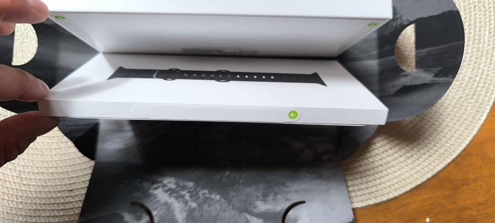 Продавам ЧИСТО НОВ, НЕОТВАРЯН смарт часовник Apple Watch 3 (Black Titanium) 49mm Black Ti Black Ocean Band – ИДЕАЛЕН ПОДАРЪК!