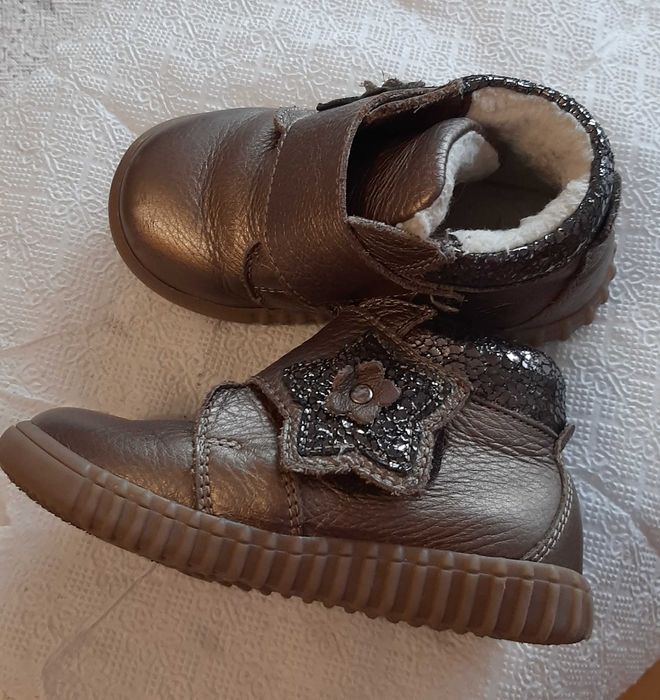 Детски обувки затворени