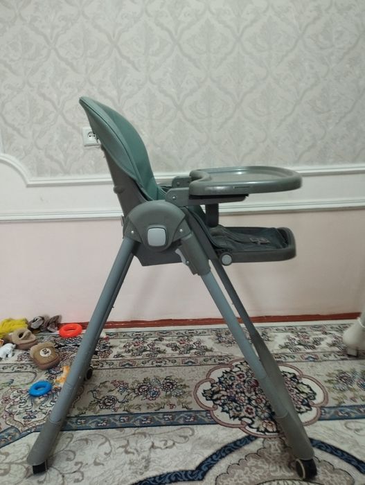 Bolalar ovqatlantirish stoli