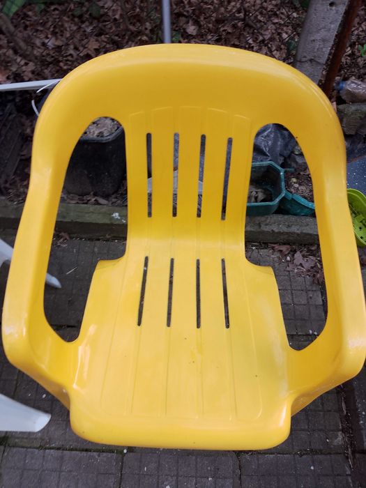 Градински столове по 5 евро всеки