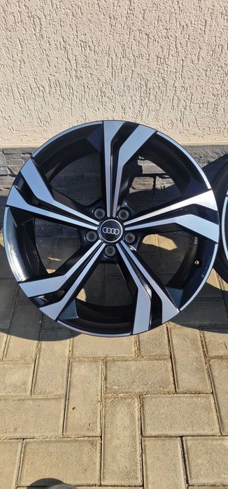 Jante originale Audi Sport de 20 de inch.