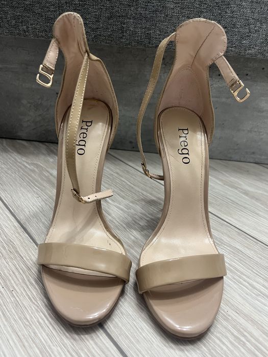 Каблуки бежевые новые