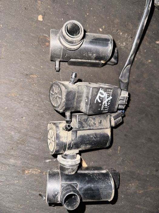 Моторчик омывателя на Lexus RX300