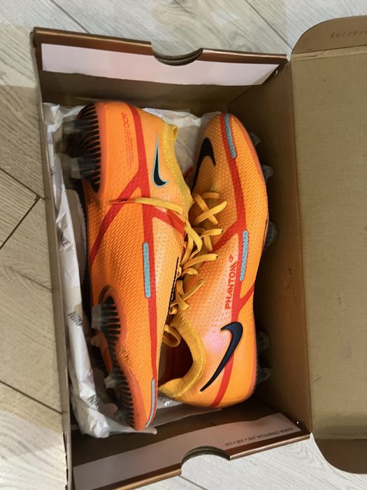 Бутсы phantom nike original US 9,5. Профессиональные