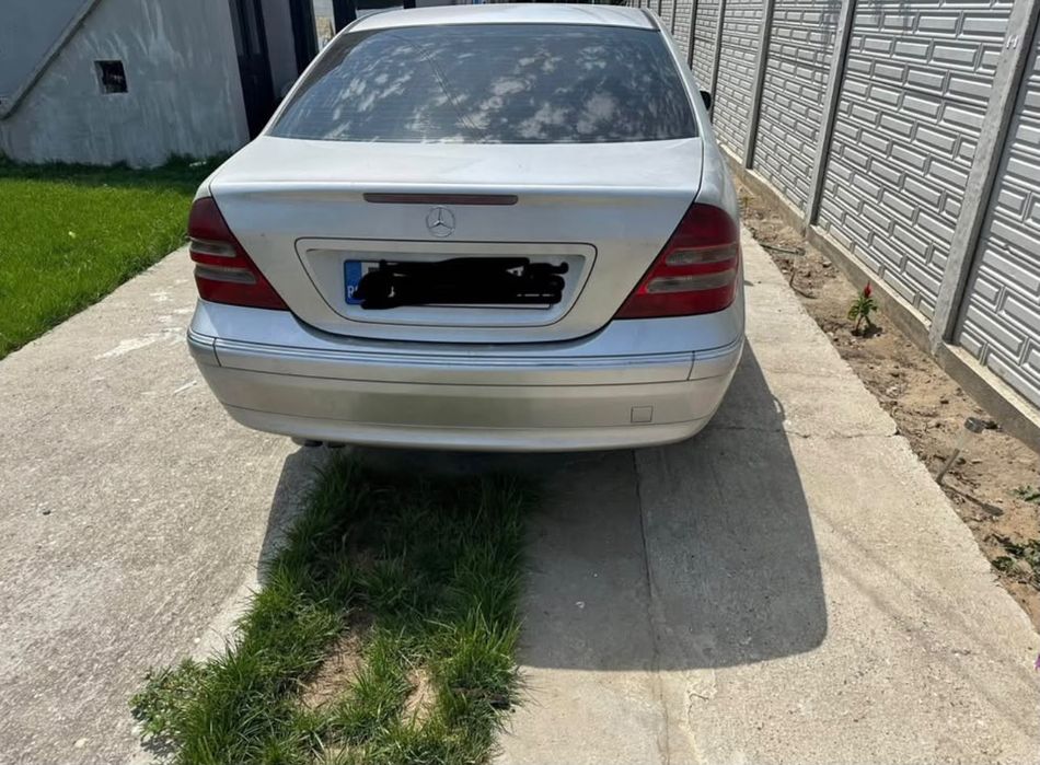 Vând Mercedes C class automat diesel