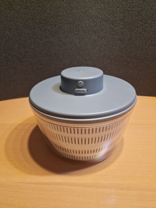 Uscator(spinner) electric salata