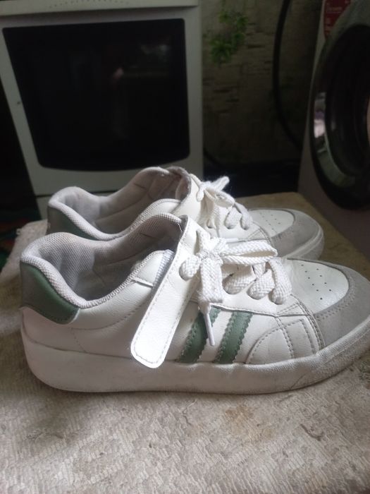 Продам кроссовки