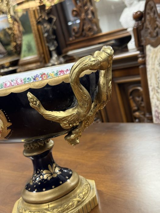 Fructiera deosebita din portelan pictat si elemente bronz