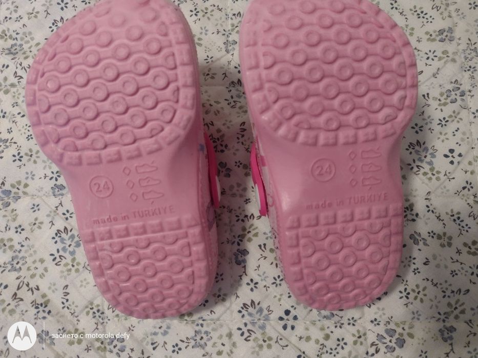 ЛОТ бебешки ботушки и пантофи. За размери и въпроси пишете на съобщени