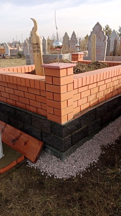 Каменщик строию мазары