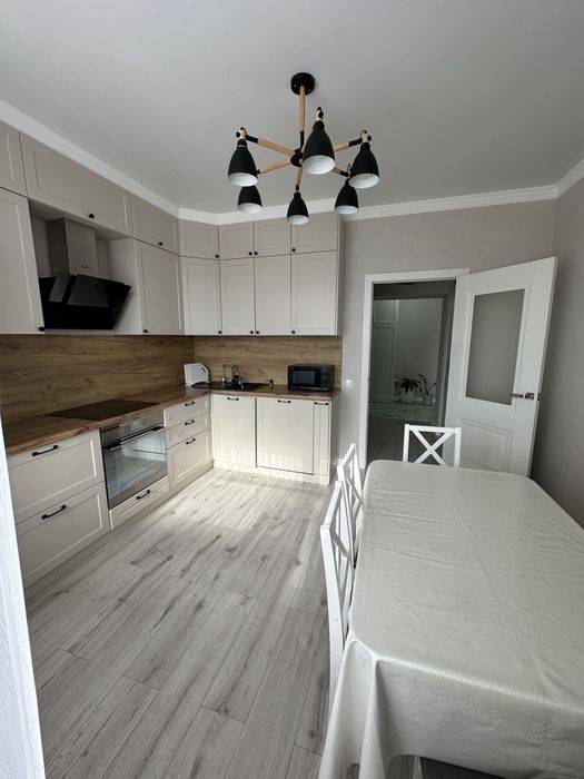 Продам кухонный стол и 6 стульев