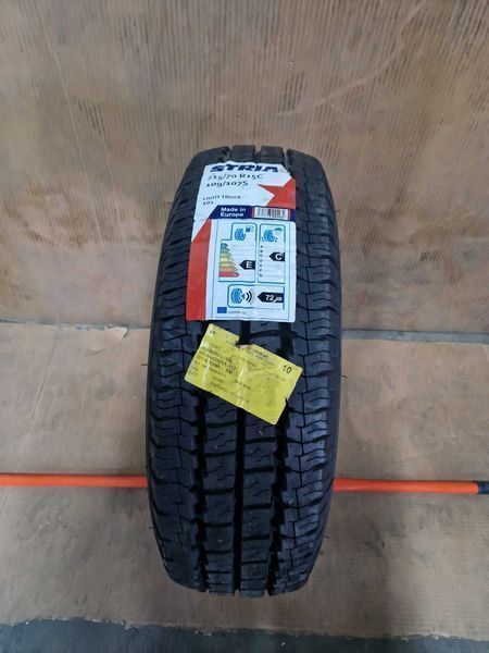1 Stria R15 C 215/70/ 
нова лятна гума DOT2120