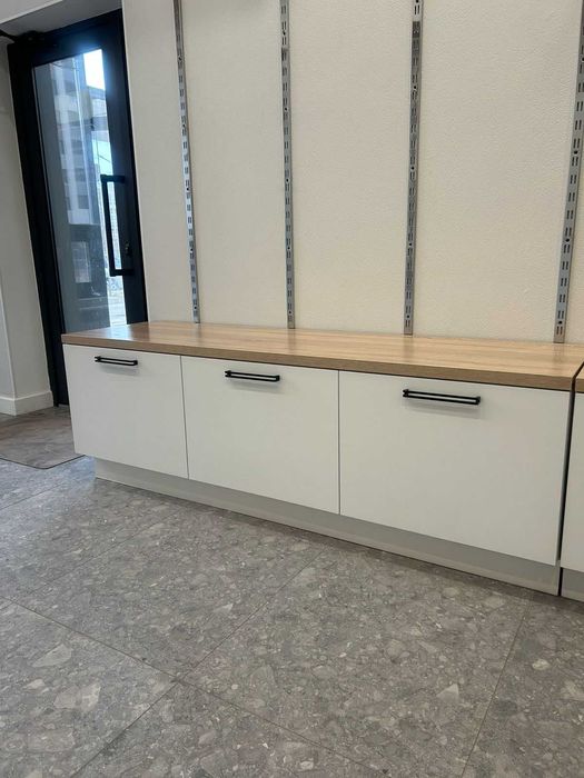 Тумба под телевизор,ресепшн или в магазин одежды