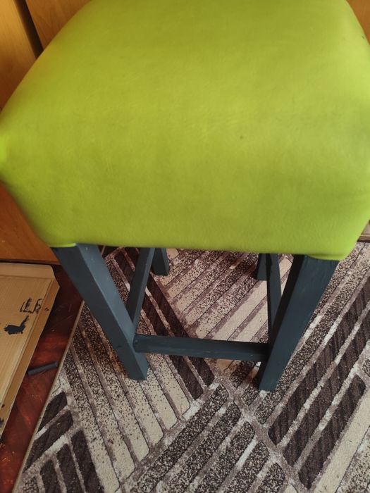 Висок стол за бар