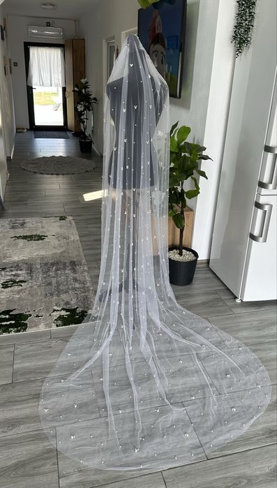 Voal cu perle diferite marimi