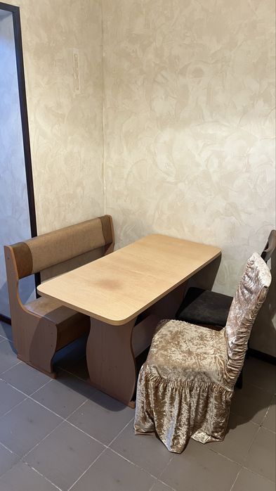 Продам стол и стулья