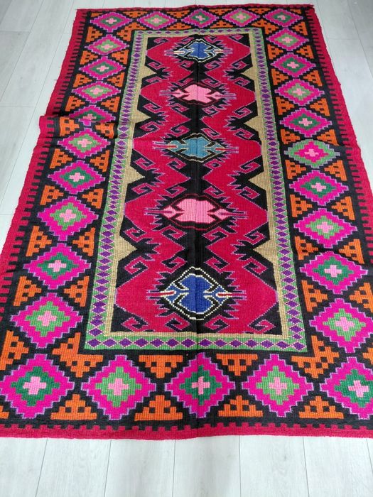 Covor Tradițional Autentic din Lână, Țesut Manual – Model Deosebit (240 x 147 cm)