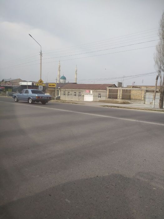 Nazarbek Harkatda yoʻlni yuzida 8 sotik 7 xonali uy arenda аренда 1300