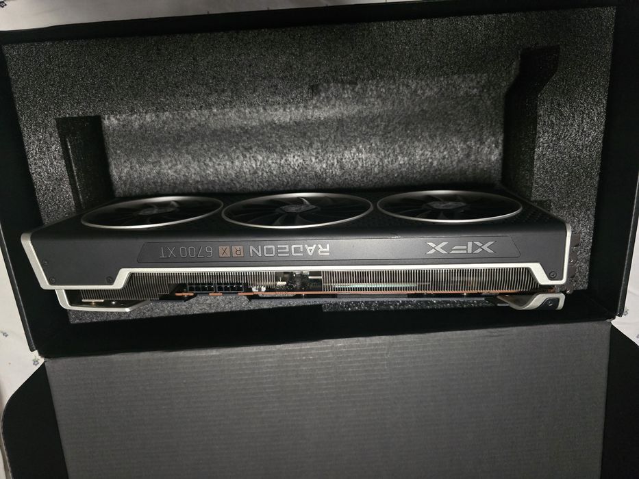Неработеща AMD 6700xt 12gb