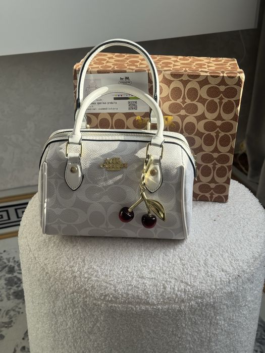 Продам сумочку Couch