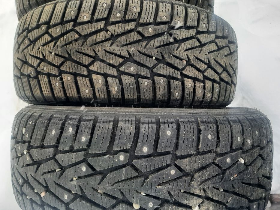 Продам шины 215/55/17 нокиа