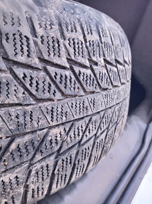 Продам Б/У резину зима. Липучка.