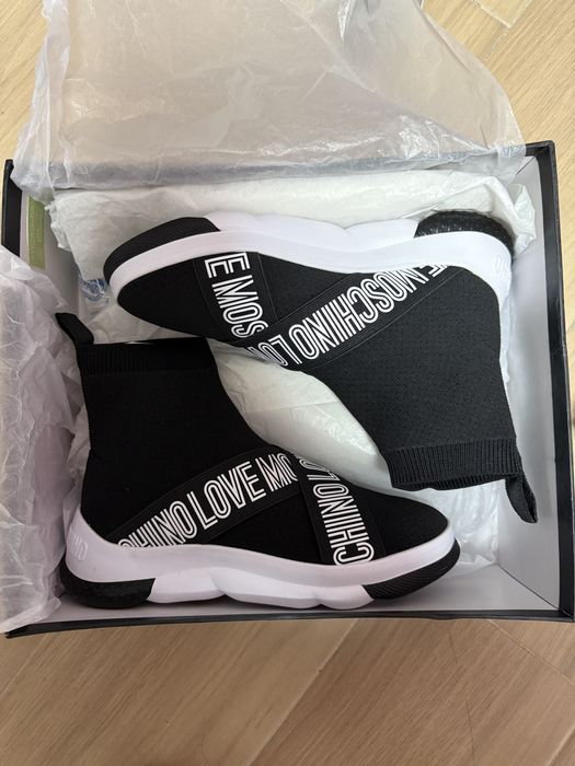 чисто нови, нито веднъж носени, обу