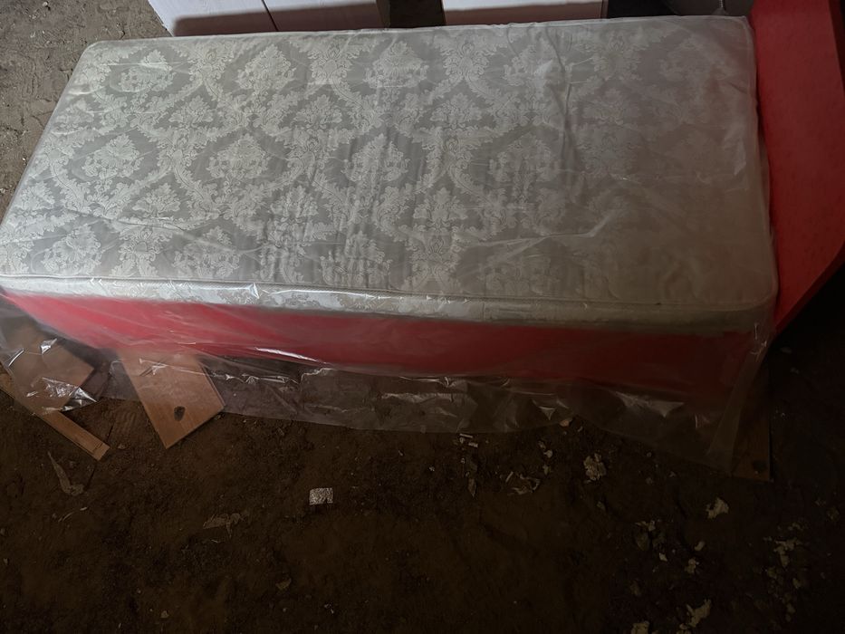 Продам крвать полуторку с матрасом