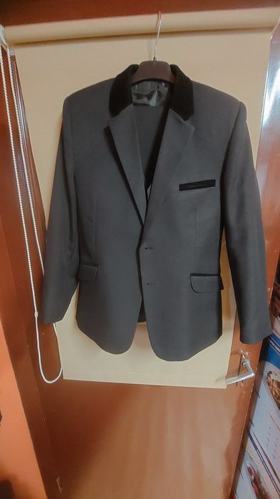 Costum  baiat cu vesta  marime M