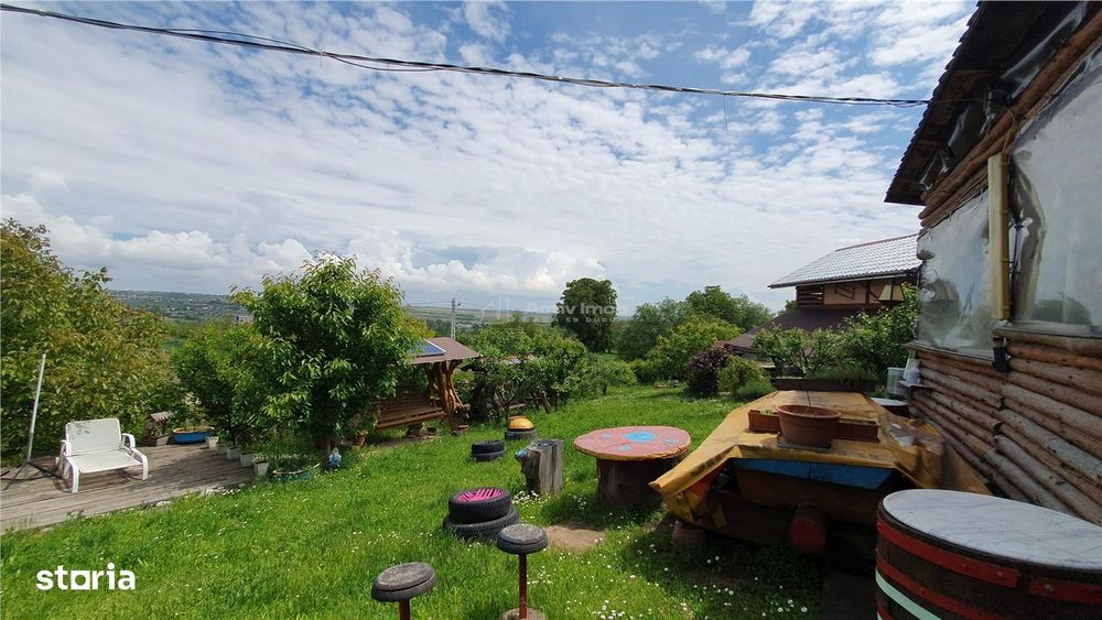 Teren intravilan - 2400 mp - 3 cabane din lemn modulare - Lisaura