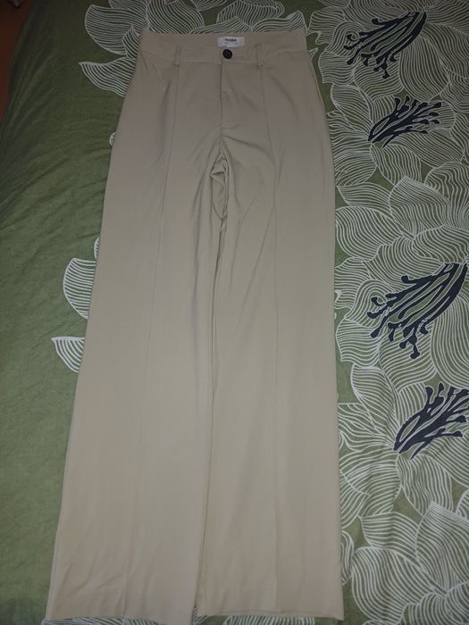 Pantaloni de vară evazați damă PULL&BEAR – mărimea M, culoare crem