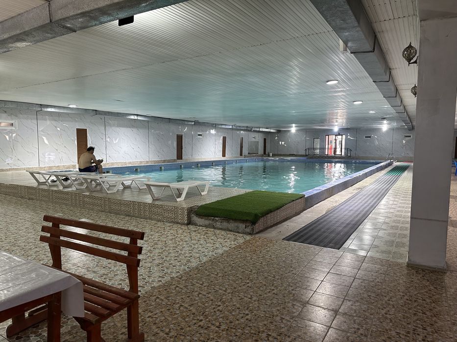 Обшественный бассейн