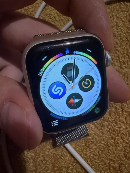 Apple Watch Series 5 + две каишки