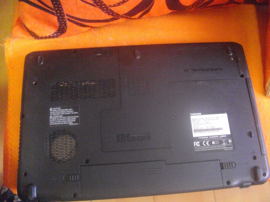 Лаптоп TOSHIBA Satellite C660D-15P-ЗА ЧАСТИ/ ЗА РЕМОНТ-Не Светва-15,6"