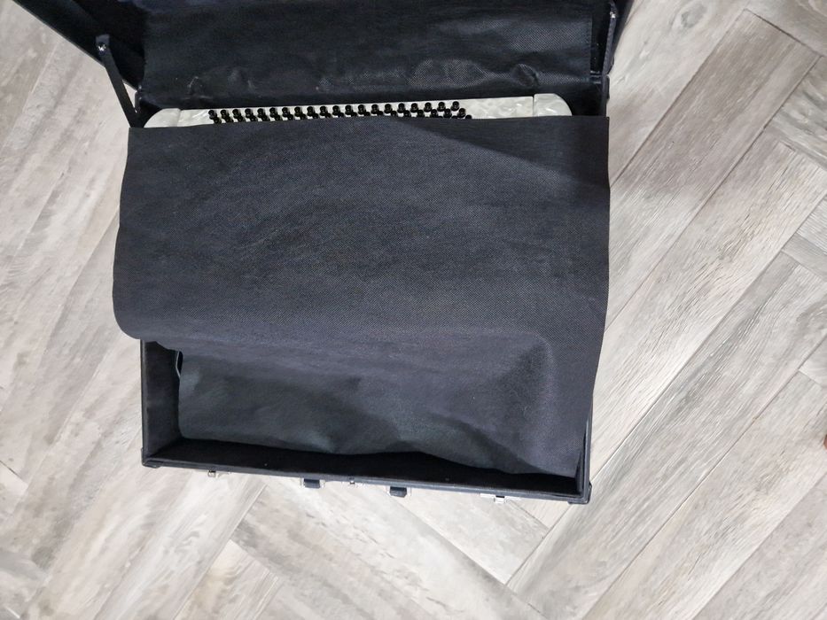 Vând acordeon în stare excelenta.