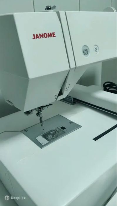 Вышивальная машина Janome Memory Craft 450E.