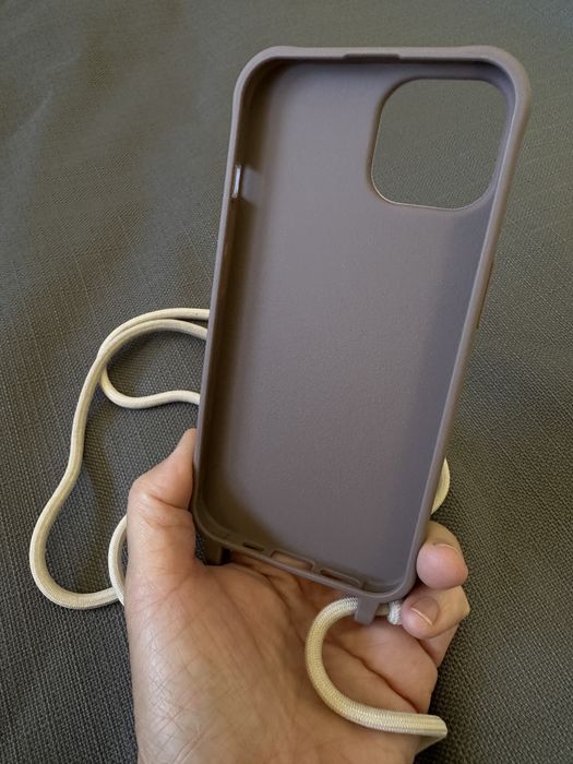 Калъф за iphone 13 тъмно бежов (camel) с връзка