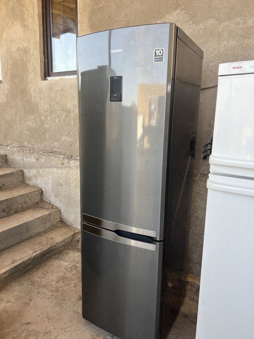 Холодильник ремонт болмаған өте жақсы істеп тұр