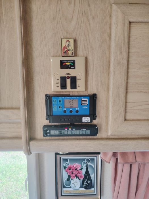 Продава се Каравана LUNAR KING 472