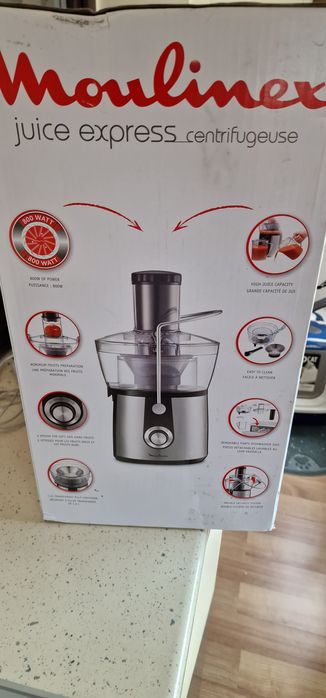 Vând  storcător de fructe Moulinex nou