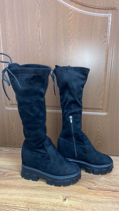 Черни велурени ботуши до коляното