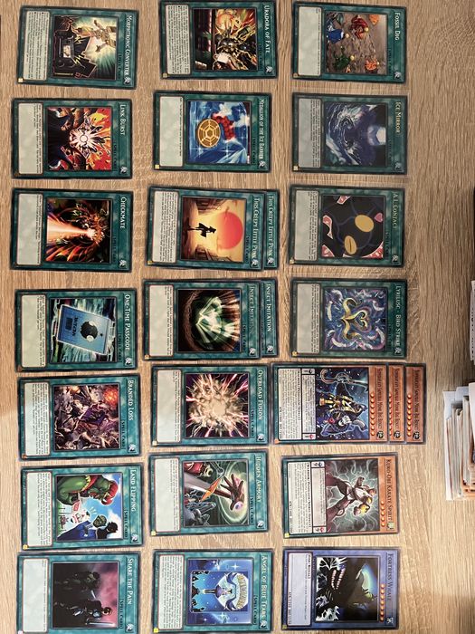 Продавам Yu-Gi-Oh ОРИГИНАЛНИ карти.