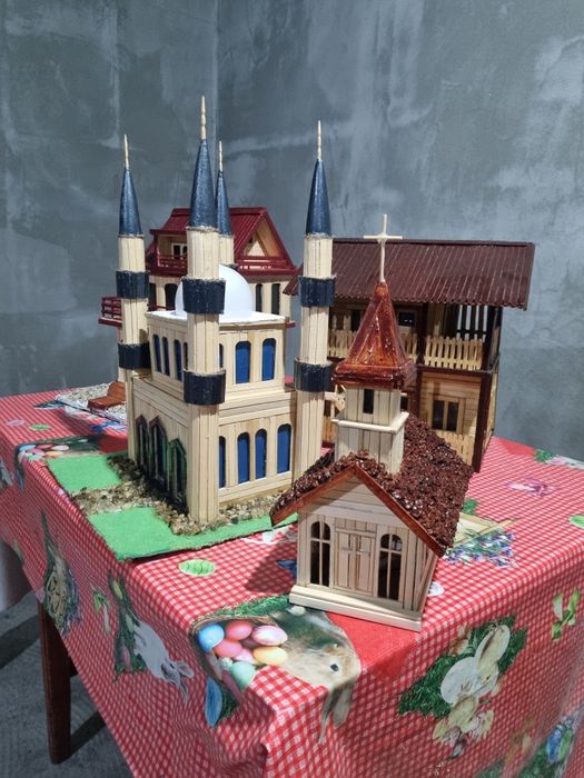 Vând  Miniaturi din lemn lucrate manual